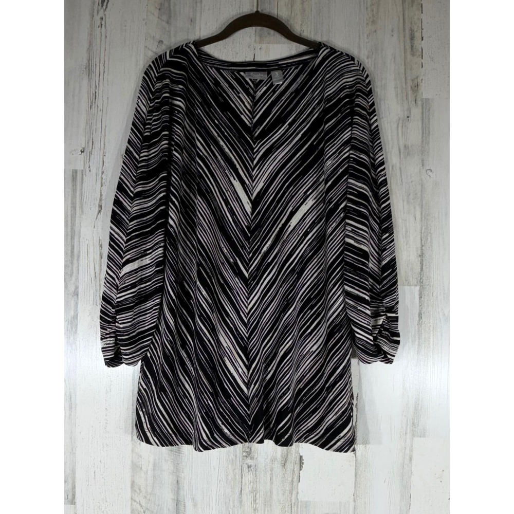 Chicos Travelers Blouse Top Size 3 or XL Black White Abstract Stripe V-Neck